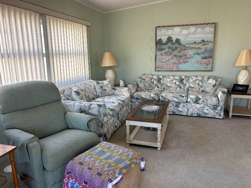 86 Larkspur Ave a Palmetto, FL Mobile or Manufactured Home for Sale